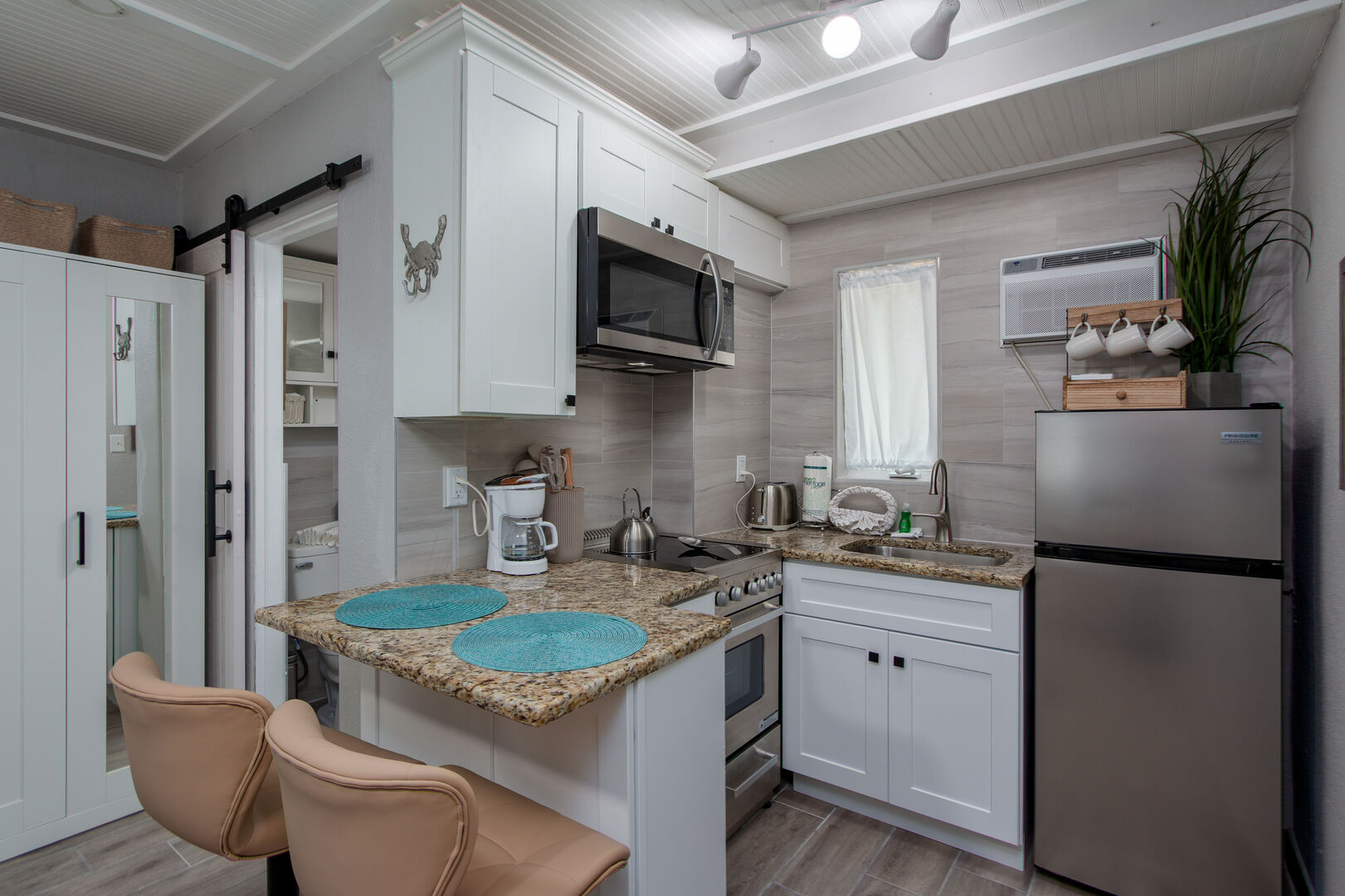 Tropic Terrace #9 ➠ Renovated Studio on Treasure Island w/ Pool - TT9