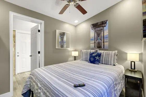 Guest Bedroom 6, Queen
