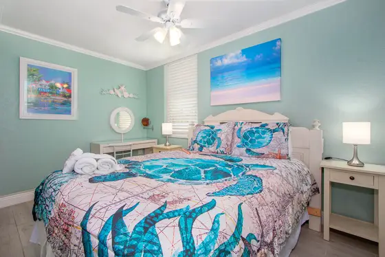 Master Bedroom, Queen
